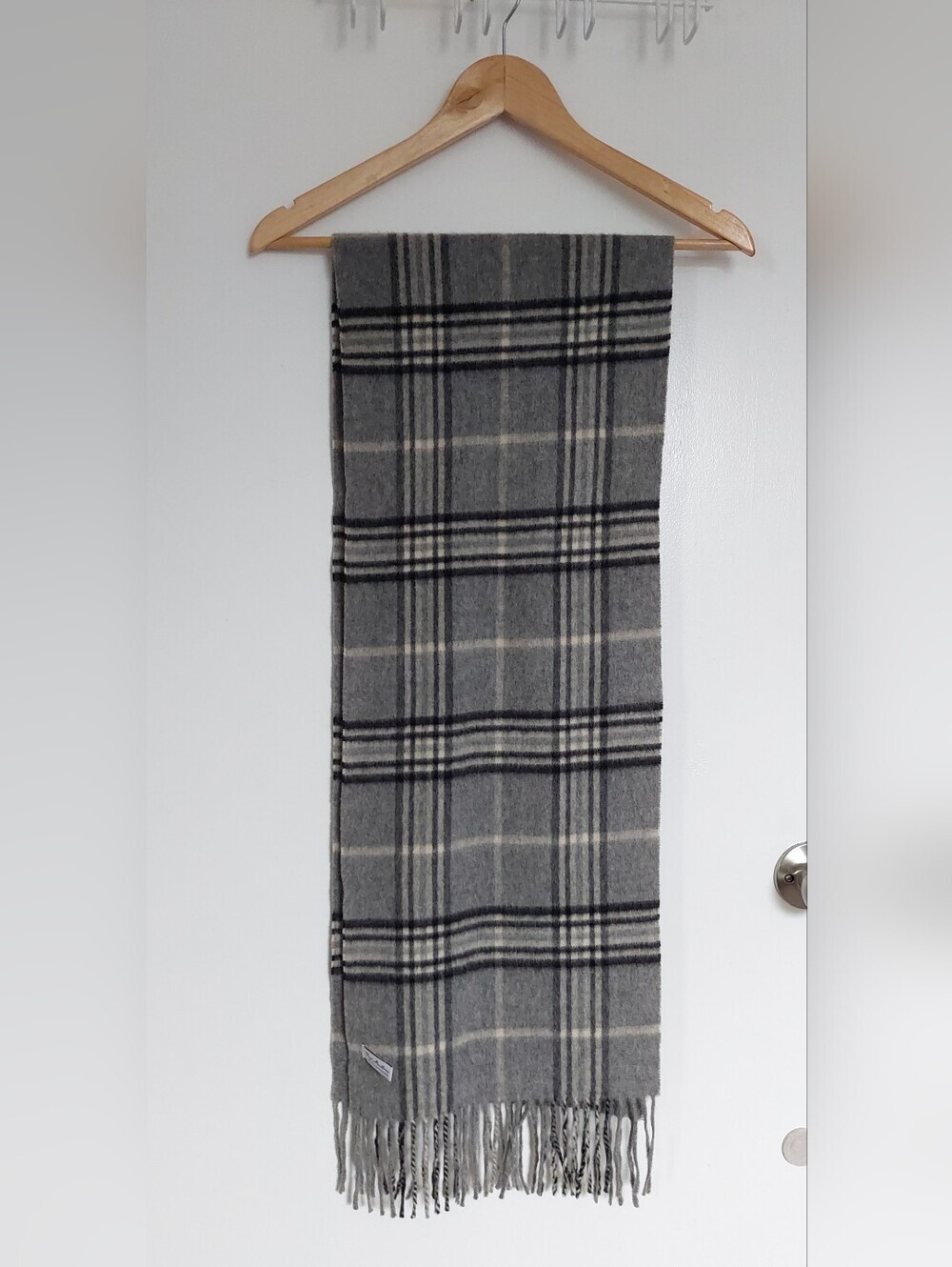 Men’s Gray Plaid Scarf - Soft Neutral Wrap
